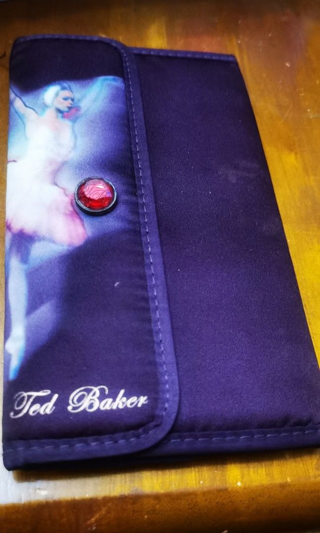 Ted baker (Category: Makeup) located in Cainta. Submitted by phengaying (Listing ID 1392043480, Image 3). Description: 💯Preowned Authentic TED BAKER ✅5 slots makeup brush organizer(no brushes) ✅5 Card-Slots medium fold wallet 👌take both for 500 only ✅with freebies ca Flaws :mint condition with only minor signs of used, like harline scratch and makeup washable dirt.