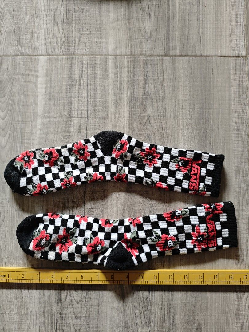 Vans socks (Category: Socks) located in Daet. Submitted by el.patron.thrift (Listing ID 1392017054, Image 3). Description: vans socks excellent condition.