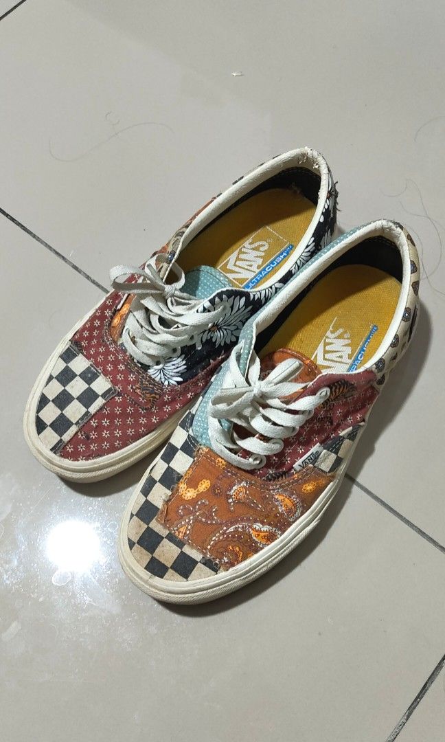 Vans Tiger Patch (Category: Sneakers) located in Kuala Lumpur. Submitted by heheciwi (Listing ID 1391984655, Image 1). Description: Kasut takde koyak Tapak still tebal COD Setapak / KLCC area.