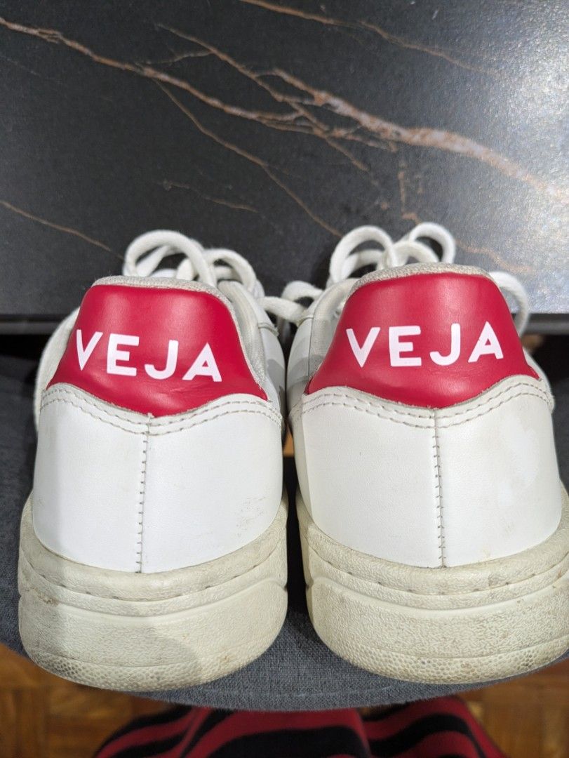 Veja V10 leather sneakers (Category: Sneakers) located in Pasig City. Submitted by tinytita (Listing ID 1392057226, Image 1). Description: RFS I need shoes with more cushion now. Item has no issues. Gently used but please refer to photos..