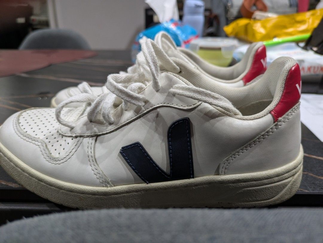 Veja V10 leather sneakers (Category: Sneakers) located in Pasig City. Submitted by tinytita (Listing ID 1392057226, Image 3). Description: RFS I need shoes with more cushion now. Item has no issues. Gently used but please refer to photos..