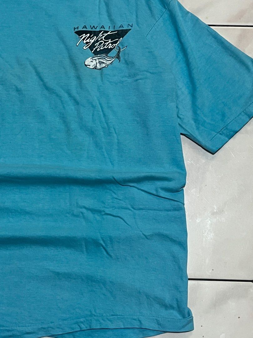 Vintage 80s shirt (1986) (Category: Tshirts & Polo Shirts ) located in Bulacan. Submitted by levidiff (Listing ID 1392009256, Image 2). Description: Vintage 80s shirt Dated 1986 Poly prints Hawaii Single stitch Check detailed pics XL on tag W - 21 L - 25.