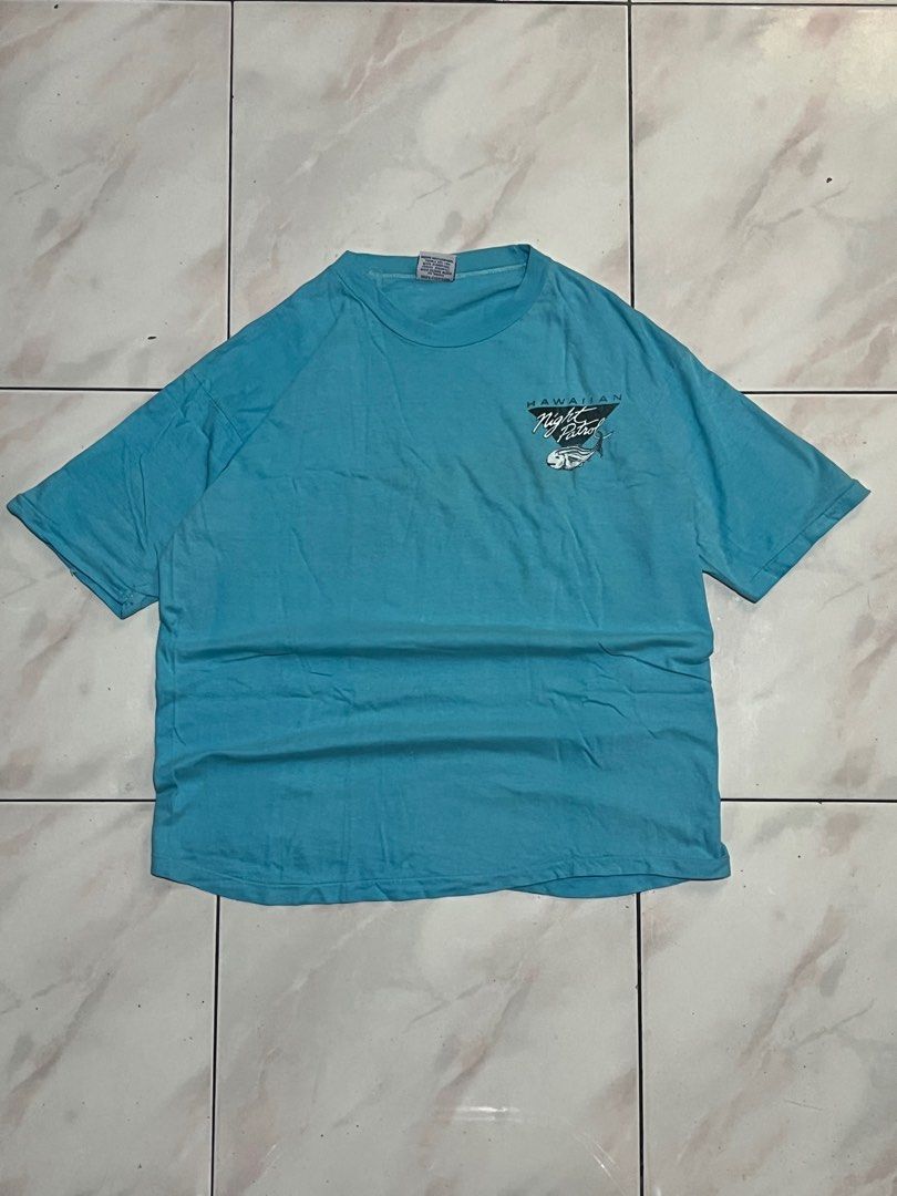Vintage 80s shirt (1986) (Category: Tshirts & Polo Shirts ) located in Bulacan. Submitted by levidiff (Listing ID 1392009256, Image 1). Description: Vintage 80s shirt Dated 1986 Poly prints Hawaii Single stitch Check detailed pics XL on tag W - 21 L - 25.