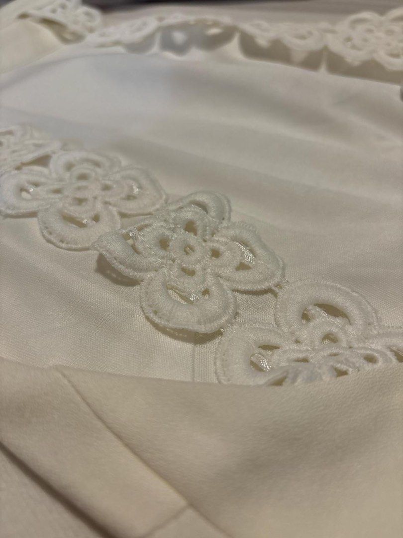 White mini halter dress w/ lace details (Category: Women's Clothes) located in Melbourne. Submitted by meroobear (Listing ID 1392093084, Image 3). Description: Missguided mini halter dress w/ lace details Size 🎀 UK 6 / EU 34 / US 2 / AUS 6 Condition 🎀 Tried on but never worn out, still has tags attached! Selling bc doesn’t really suit me white mini dress, halter neckline, lace accents, minimalist, elegant, summer style, party dress, sleeveless,