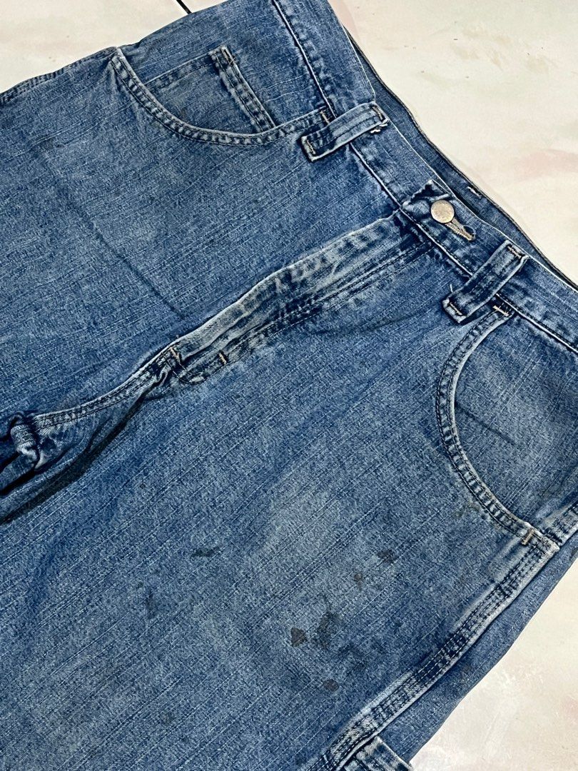 Wrangler Jorts (Category: Shorts) located in Bulacan. Submitted by levidiff (Listing ID 1392007199, Image 2). Description: Wrangler jorts W - 32 L - 21 Leg opening - 10.5 Issue: stains.