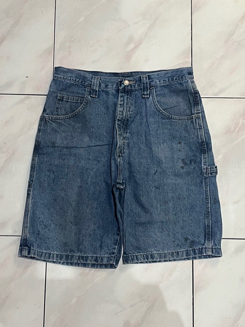 Wrangler Jorts (Category: Shorts) located in Bulacan. Submitted by levidiff (Listing ID 1392007199, Image 1). Description: Wrangler jorts W - 32 L - 21 Leg opening - 10.5 Issue: stains.