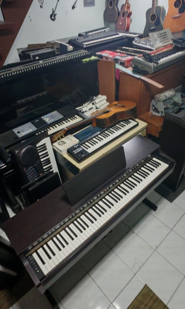 Yamaha arius ydp162 digital piano (Category: Musical Instruments) located in Paranaque City. Submitted by yourhonorvoy (Listing ID 1392017158, Image 3). Description: Yamaha arius ydp162 digital piano 47k only With adapter(220v) With bench With minimal scratches only 😍Super sariwa ng internal 👌Walang issue sa tunog, touch at electronics 👌High end model ng arius 👍Ideal sa may smallplace 😍Jackpot makaka avail neto.... 👍Payment thru cash, bank 