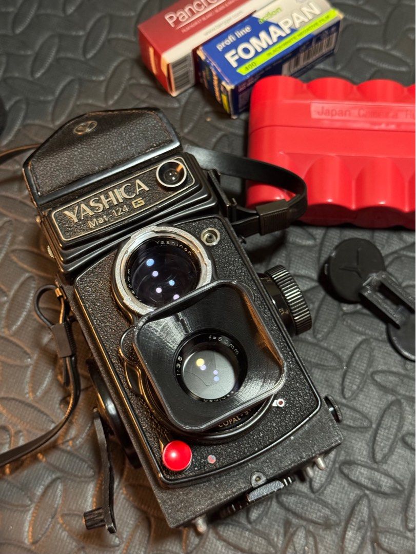 Yashica Mat 124G (Category: Cameras) located in Manila. Submitted by film.jiteiro (Listing ID 1392091543, Image 3). Description: Yashica Mat 124G - TLR Film Camera - Comes with a RARE eye level viewfinder/prism (removable if you want to switch to waist level) - Uses 120 film (6x6) - Fixed Yashinon 80mm (f/3.5-22) sharp lens - shutter speed (1-500) - Asa (25-400) - Signs of use on metal parts - Film tested - Inclusions: 3D printed lens cover + hoo