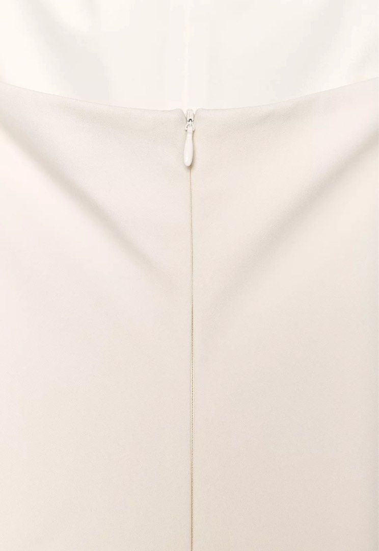 Zara Halter Ruffle Playsuit Dress (Category: Dresses) located in Pasig City. Submitted by ksilly0610 (Listing ID 1392108982, Image 3). Description: Used only once. Bought for almost 4k.
