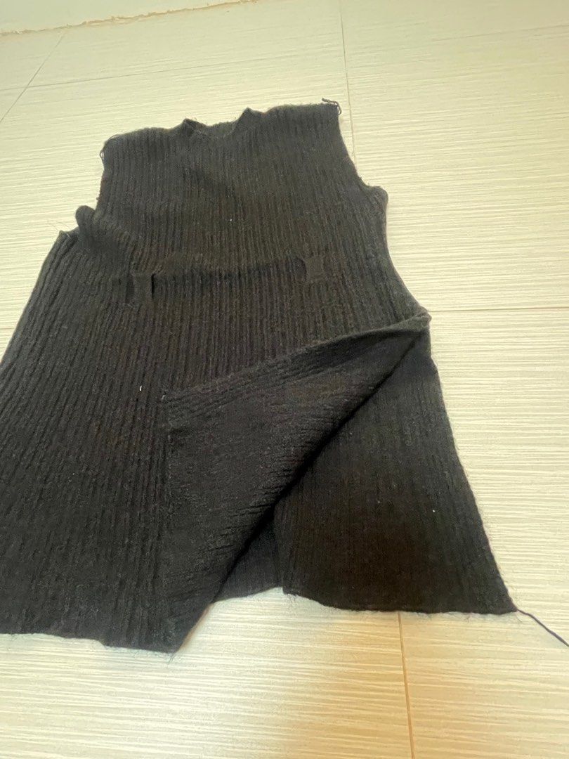 Black Knitted Formal Top with slit and belt insert (Category: Sleeveless) located in Bacoor. Submitted by loopandlabelph (Listing ID 1392153876, Image 3). Description: Preloved - Manage your expectations (will state issues of the item) Small Color may vary due to lighting Prices are NEGOTIABLE! Send message for negotiations and more informations (when worn photos) MOP: Gcash | BPI MOD: Meet-up SM Bacoor | JNT | Grab | LBC | Lalamove.