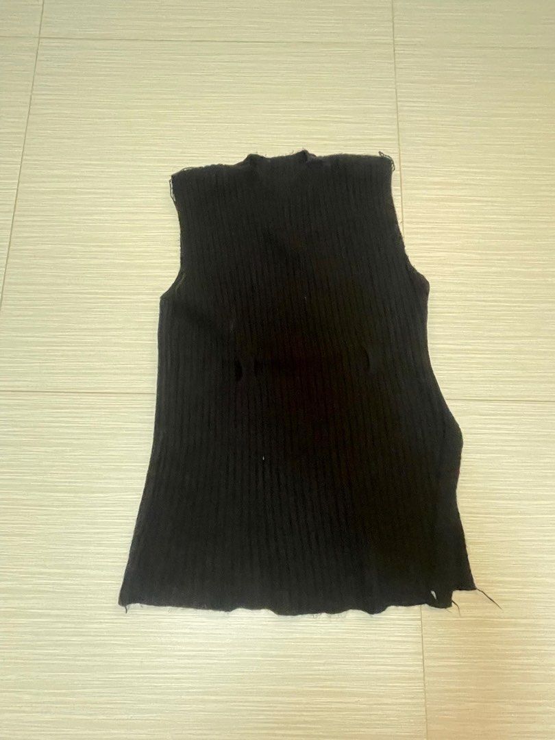 Black Knitted Formal Top with slit and belt insert (Category: Sleeveless) located in Bacoor. Submitted by loopandlabelph (Listing ID 1392153876, Image 1). Description: Preloved - Manage your expectations (will state issues of the item) Small Color may vary due to lighting Prices are NEGOTIABLE! Send message for negotiations and more informations (when worn photos) MOP: Gcash | BPI MOD: Meet-up SM Bacoor | JNT | Grab | LBC | Lalamove.