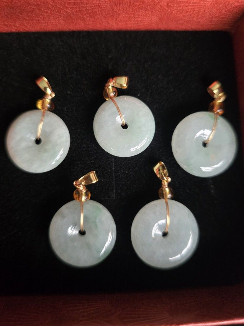 Burma Jadeite Apple Green Donut Pendant (Category: Necklaces) located in Quezon City. Submitted by ohmystones_088 (Listing ID 1392164098, Image 1). Description: 100% Authentic / Natural Stone Name: Burma Jadeite Apple Green Donut Pendant This is sold per pendant 😊 Mode of payment: G-cash, PayMaya, BPI, BDO ✨️All crystals or gemstones are cleansed and energized before shipping.✨️ Please note: 💕As gemstones are natural, there may be variations in