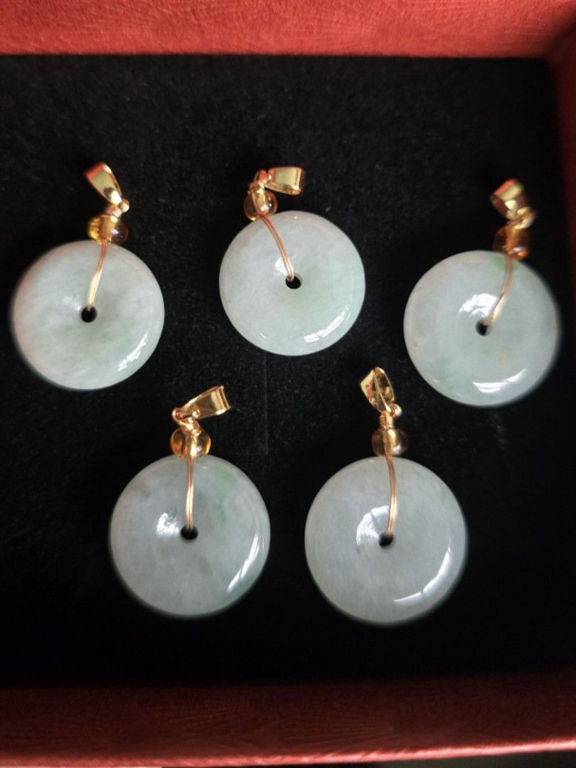 Burma Jadeite Apple Green Donut Pendant (Category: Necklaces) located in Quezon City. Submitted by ohmystones_088 (Listing ID 1392164098, Image 2). Description: 100% Authentic / Natural Stone Name: Burma Jadeite Apple Green Donut Pendant This is sold per pendant 😊 Mode of payment: G-cash, PayMaya, BPI, BDO ✨️All crystals or gemstones are cleansed and energized before shipping.✨️ Please note: 💕As gemstones are natural, there may be variations in