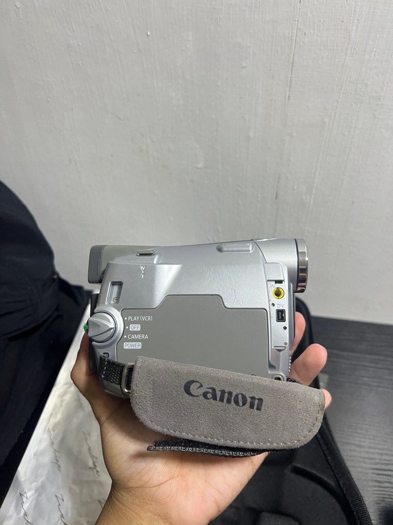 Canon (Category: Video Cameras) located in San Juan City. Submitted by jt066 (Listing ID 1392143533, Image 3). Description: Need changed batt No casette.