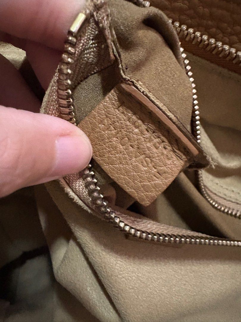 Authentic Celine Luggage Bag size mini in Pebble leather (Category: Luxury Bags & Wallets) located in Cavite. Submitted by cbmae (Listing ID 1391795580, Image 3). Description: Very Beautiful , pebbled calf skin leather, very durable and spacious .