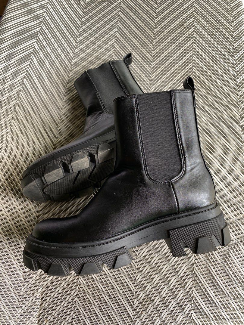 Chelsea Boots Black (Category: Boots) located in Iloilo. Submitted by theupperph (Listing ID 1392201861, Image 2). Description: Size: 36 (23 cm) Used once for concert Good condition RFS: declutter.