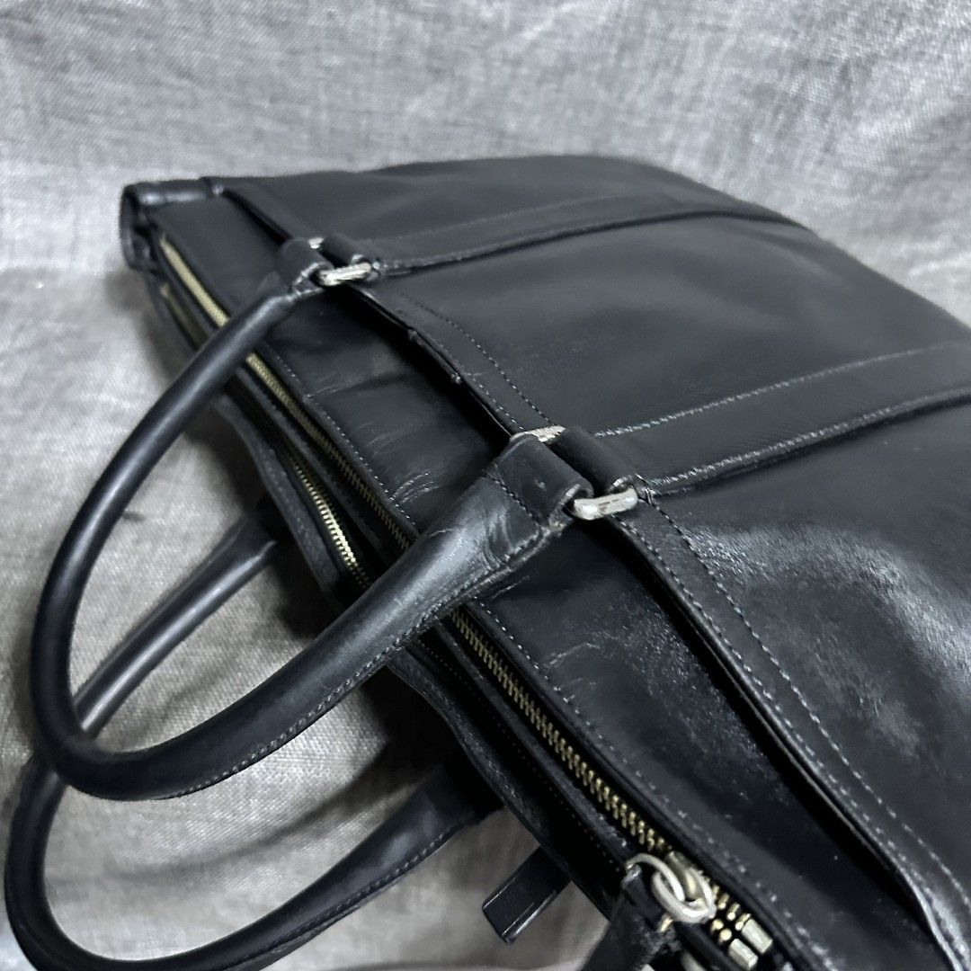 Coach document bag (Category: Luxury Bags & Wallets) located in Manila. Submitted by greyinfash06839 (Listing ID 1392281154, Image 3). Description: 🤍Item: Coach document bag 🤍Brand: Coach 🤍Matirial: Leather 🤍Quality: Original 🤍color: Black 🤍Size: Large 🤍Dimension. H: 12 L: 16 W: 4 🤍Sex: For Men 🤍Issue: Sign of use 🤍Condition Rate: 8/10 🤍Other info:.