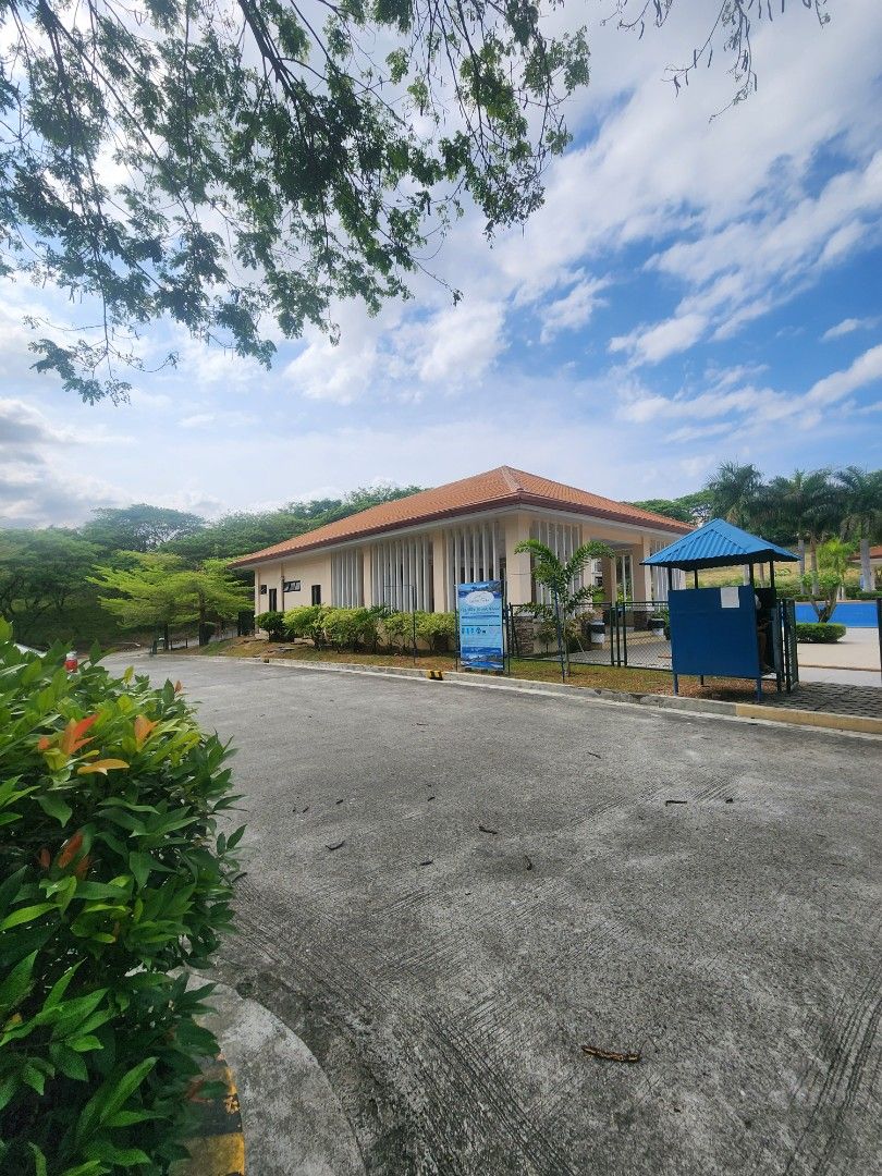 Colinas Verdes (Category: Lot) located in Quezon City. Submitted by rsuetaramos (Listing ID 1392274958, Image 3). Description: 🏡 Lot for Sale – Colinas Verdes, SJDM Bulacan Build your dream home inside the exclusive and secure community of Colinas Verdes. Enjoy wide roads, green open spaces, and first-class amenities just minutes away from commercial hubs in San Jose del Monte. 📍 Prime location in Bulacan ✅ Flood-free and secure subdivision ✅ A