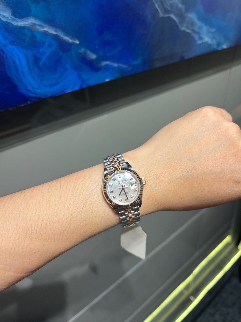 Datejust 28mm mop (Category: Luxury Watches) located in Marikina City. Submitted by yaniyanyan (Listing ID 1392154185, Image 3). Description: ROLEX Datejust 28 TTRG MOP w/ Dias • Ref 279171 • Yr 2019 • w/ Original Papers.