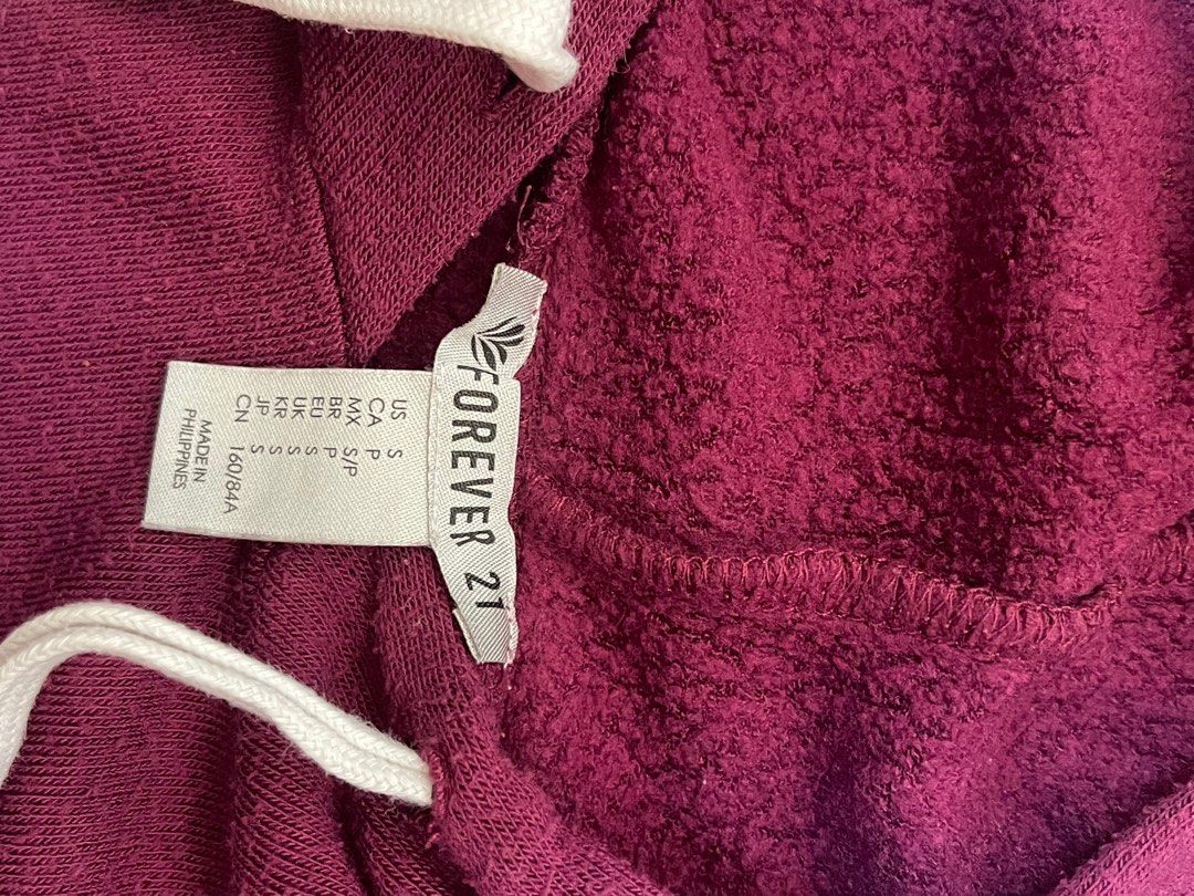 Forever 21 Maroon Cropped Hoodie (Category: Coats, Jackets and Outerwear) located in Bacoor. Submitted by loopandlabelph (Listing ID 1392152216, Image 2). Description: Preloved - Manage your expectations (will state issues of the item) XS - S Color may vary due to lighting Prices are NEGOTIABLE! Send message for negotiations and more informations (when worn photos) MOP: Gcash | BPI MOD: Meet-up SM Bacoor | JNT | Grab | LBC | Lalamove.