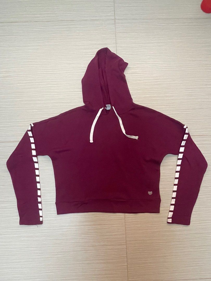 Forever 21 Maroon Cropped Hoodie (Category: Coats, Jackets and Outerwear) located in Bacoor. Submitted by loopandlabelph (Listing ID 1392152216, Image 1). Description: Preloved - Manage your expectations (will state issues of the item) XS - S Color may vary due to lighting Prices are NEGOTIABLE! Send message for negotiations and more informations (when worn photos) MOP: Gcash | BPI MOD: Meet-up SM Bacoor | JNT | Grab | LBC | Lalamove.