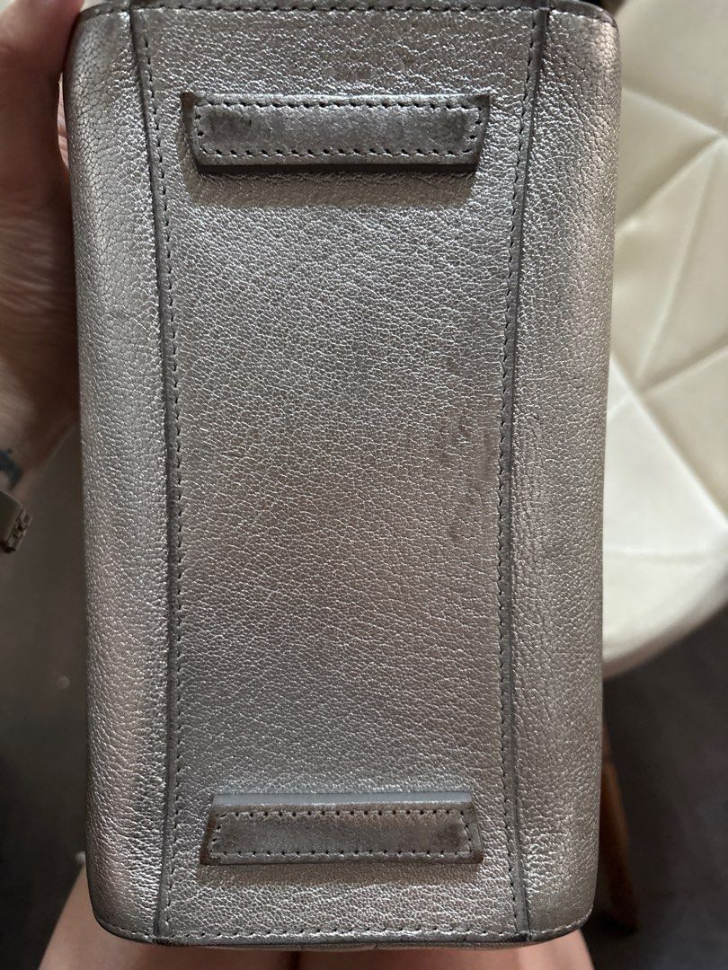 Authentic Givenchy Antigona Bag micro (Category: Luxury Bags & Wallets) located in Cavite. Submitted by cbmae (Listing ID 1389826400, Image 2). Description: Only slightly color fading & minor scratches .