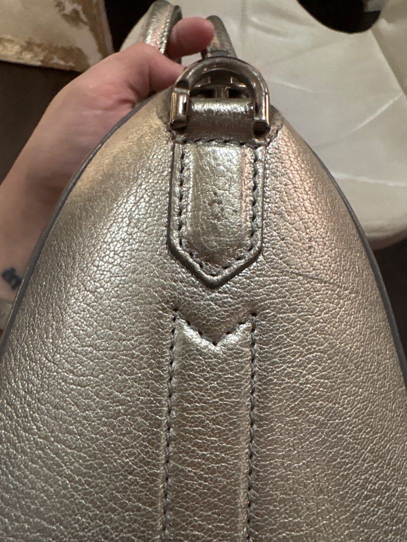Authentic Givenchy Antigona Bag micro (Category: Luxury Bags & Wallets) located in Cavite. Submitted by cbmae (Listing ID 1389826400, Image 3). Description: Only slightly color fading & minor scratches .