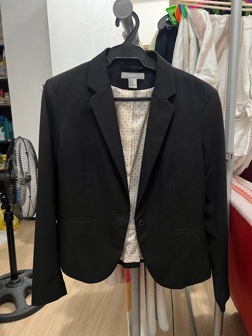 H&M BLACK COAT (Washed, used once) (Category: Coats, Jackets and Outerwear) located in Manila. Submitted by justtinybeautifulthings (Listing ID 1392235148, Image 1). Description: Hi! Selling this black H&M Coat, was used once. Have to sell as it doesn’t fit me anymore. Bought in H&M Saudi Arabia US Size 12 which comfortably fits Large or Philippine size - XL. (I didn’t follow Carousell’s size guide as this definitely won’t fit XXL) Can meetup @ S