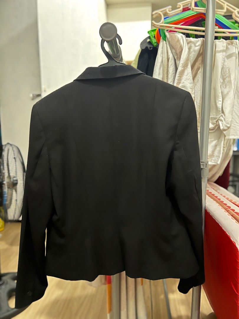 H&M BLACK COAT (Washed, used once) (Category: Coats, Jackets and Outerwear) located in Manila. Submitted by justtinybeautifulthings (Listing ID 1392235148, Image 3). Description: Hi! Selling this black H&M Coat, was used once. Have to sell as it doesn’t fit me anymore. Bought in H&M Saudi Arabia US Size 12 which comfortably fits Large or Philippine size - XL. (I didn’t follow Carousell’s size guide as this definitely won’t fit XXL) Can meetup @ S