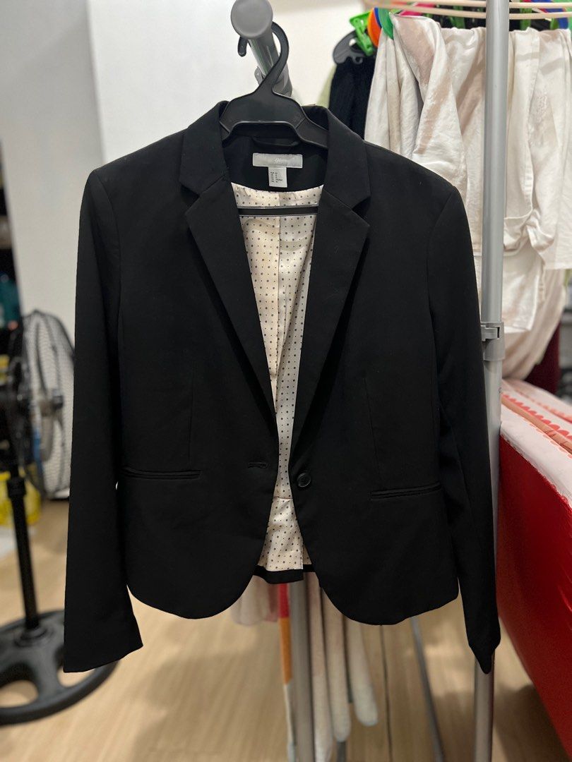 H&M BLACK COAT (Washed, used once) (Category: Coats, Jackets and Outerwear) located in Manila. Submitted by justtinybeautifulthings (Listing ID 1392235148, Image 2). Description: Hi! Selling this black H&M Coat, was used once. Have to sell as it doesn’t fit me anymore. Bought in H&M Saudi Arabia US Size 12 which comfortably fits Large or Philippine size - XL. (I didn’t follow Carousell’s size guide as this definitely won’t fit XXL) Can meetup @ S