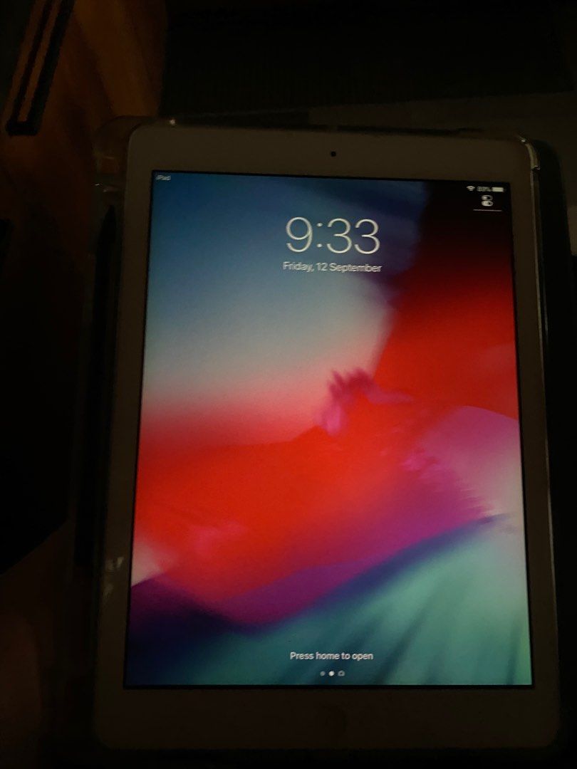 Ipad Air 1st Gen (Category: iPad) located in Manila. Submitted by artsygunda (Listing ID 1392144216, Image 1). Description: Ipad Air 1st Gen 16gb Button Working IOS updated Icloud working With some small scratches at the back.
