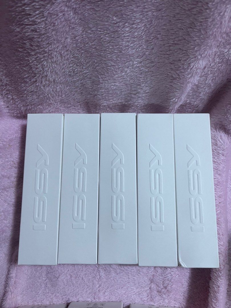 ISSY SETTING SPRAY (Category: Makeup) located in Marilao. Submitted by rielbuds (Listing ID 1392216961, Image 1). Description: FULL SIZE BNEW.