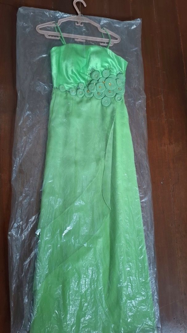 June (brand) Green Evening Gown (Category: Evening dresses & gowns) located in Makati City. Submitted by gobernice (Listing ID 1392237968, Image 1). Description: June (Brand) Size Medium Used once only.