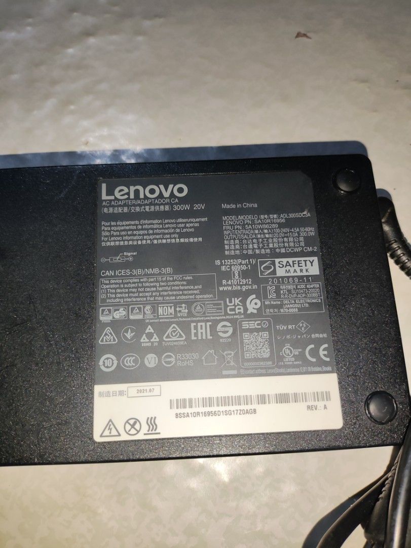 laptop charger (Category: Laptops & Notebooks) located in Makati City. Submitted by xiannndy (Listing ID 1392243811, Image 2). Description: dell Nintendo lenovo charger.
