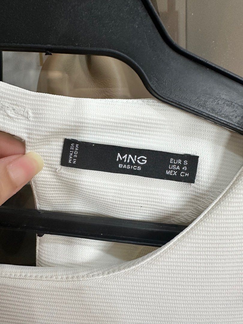 Mango White Blouse (Category: Blouses) located in Paranaque City. Submitted by giatorres (Listing ID 1392179505, Image 2). Description: Note: button is missing.