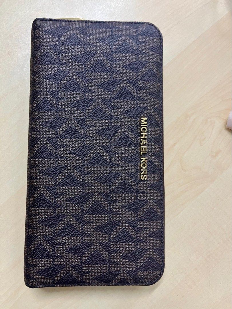 MK Long Wallet (Michael Kors) (Category: Luxury Bags & Wallets) located in Pasay City. Submitted by cesioa (Listing ID 1392143381, Image 1). Description: Brand New from US w/Tag.