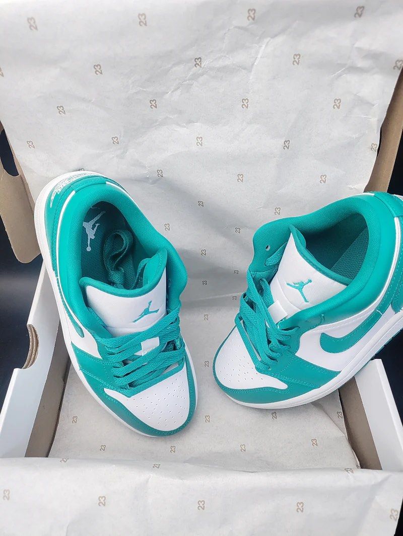 NIKE Air Jordan Low - Emerald Green (Category: Sneakers) located in San Juan City. Submitted by yz4bella (Listing ID 1392141407, Image 3). Description: • bought last 2023 • still good and clean • price is negotiable RFS: decluttering shoes 📍 San Juan City note: photos are from Shoe Game.