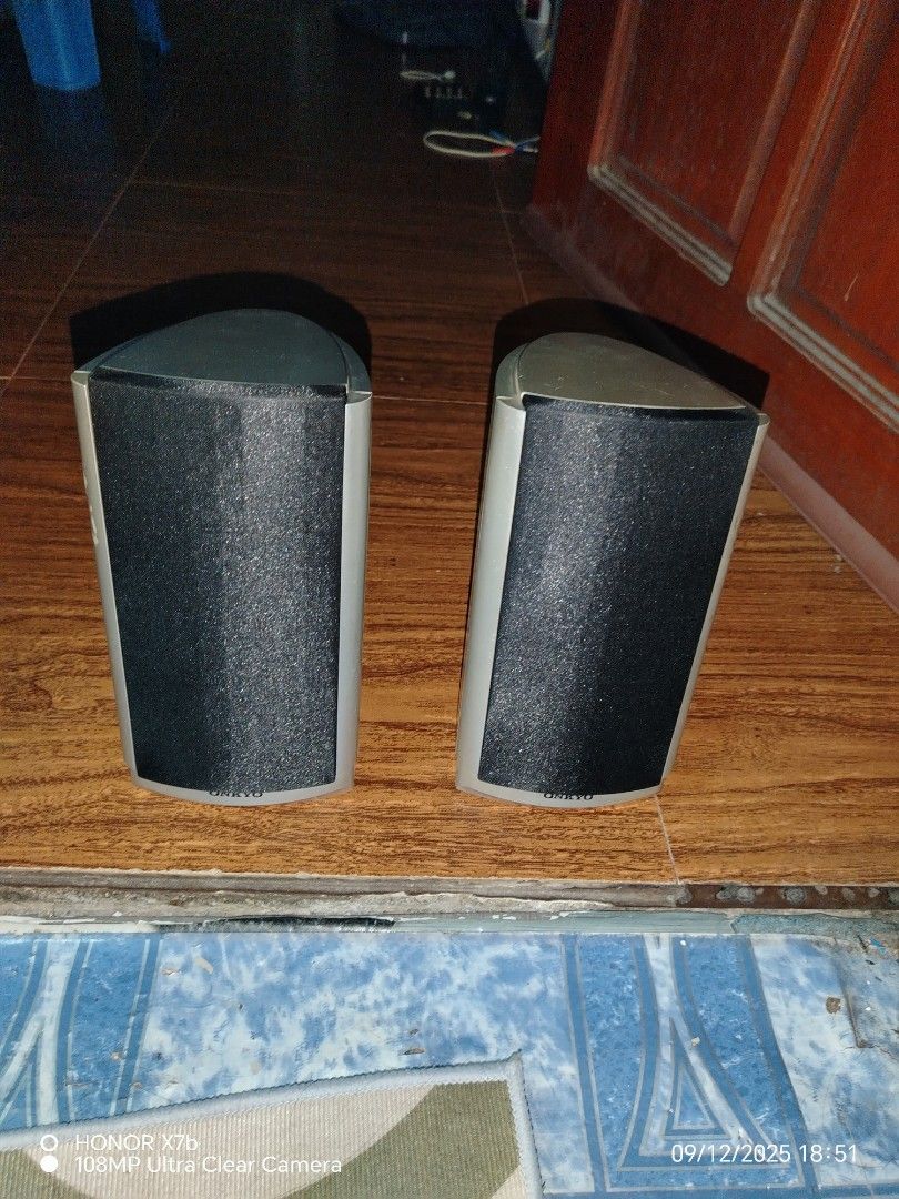 Onkyo D-T2 2way Speakers (2Pcs.) (Category: Soundbars, Speakers & Amplifiers) located in Valenzuela. Submitted by henbaluyan (Listing ID 1392235241, Image 2). Description: FOR SALE: Onkyo D-T2 2way Speakers (2Pcs.) No Issue!... Napaka Ganda ng Sounds Quality...👍👍 Php1,050 nalang Valenzuela City Loc.