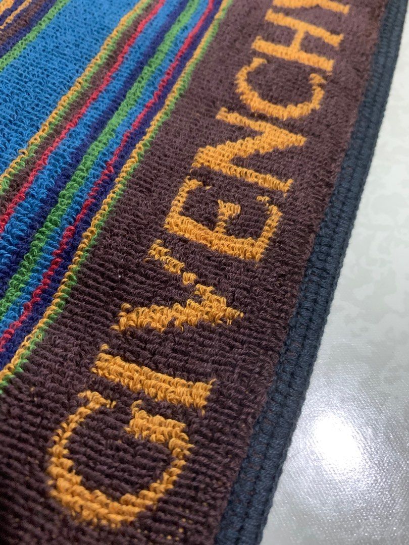 PO GIVENCHY Towel (Category: Towels, Napkins & Holders) located in Nagcarlan. Submitted by minimalless (Listing ID 1392131495, Image 2). Description: .
