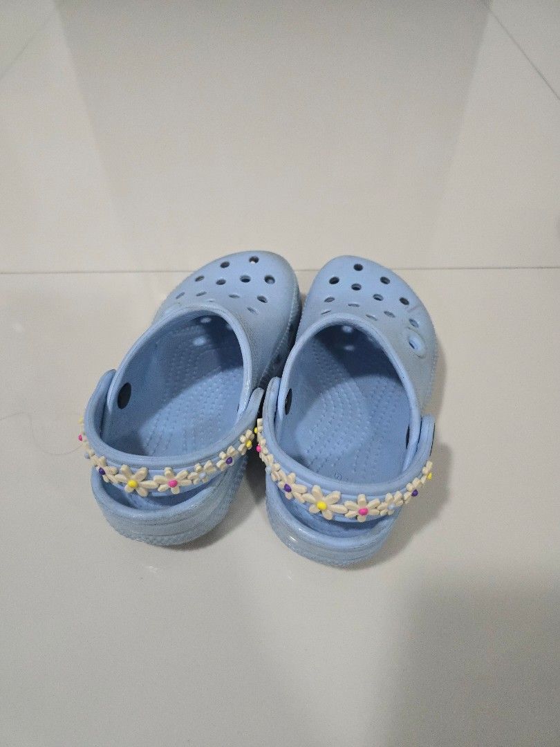 Pre owned crocs for toddlers (Category: Babies & Kids Fashion) located in Pasig City. Submitted by cesar2 (Listing ID 1392234693, Image 2). Description: size c9.