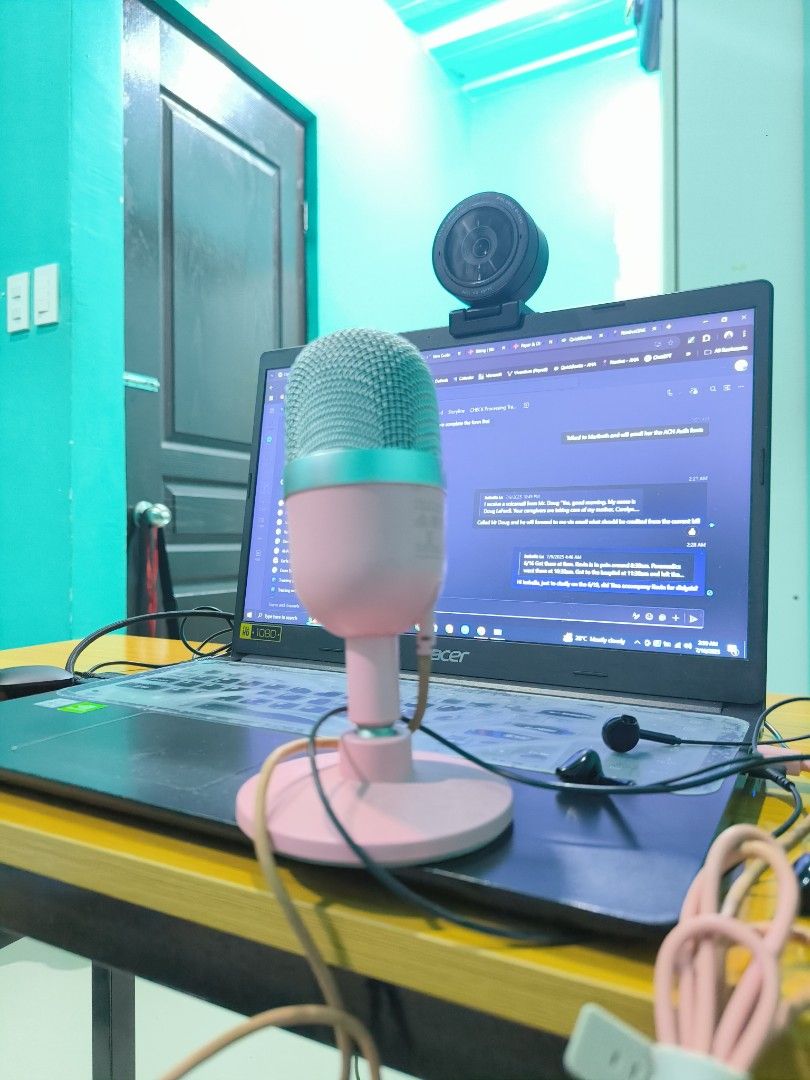 Razer Seirin Mini (Category: Microphones) located in San Mateo. Submitted by hanskeejj (Listing ID 1392293616, Image 2). Description: Original price of around 1,400. It was from the US; given by my client. Been using it for 2 years now but I want to buy the black one as I am not a fan of pink. Open to meet around Quezon City/Manila/San Mateo, Rizal (until Oct 1) Will fly back to Cebu afterwards..