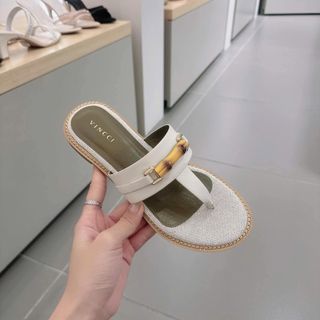 (Category: ) located in . Submitted by rainybaxxshoe (Listing ID 1392143207, Image 1). Description: .