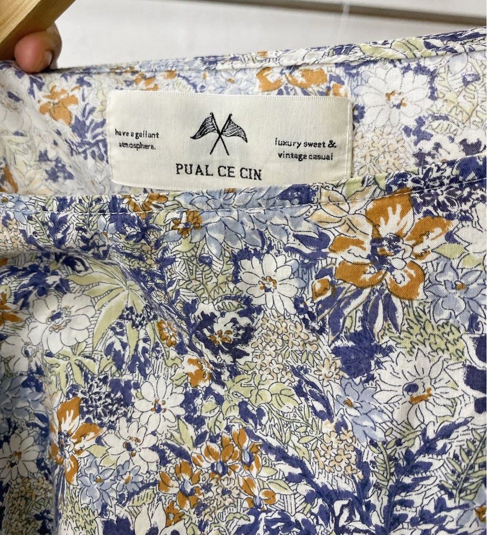 Semi-crop Vintage floral Top (Category: Blouses) located in Cavite. Submitted by trendytop (Listing ID 1392191465, Image 2). Description: Pretty in actual Fits Medium to Large.