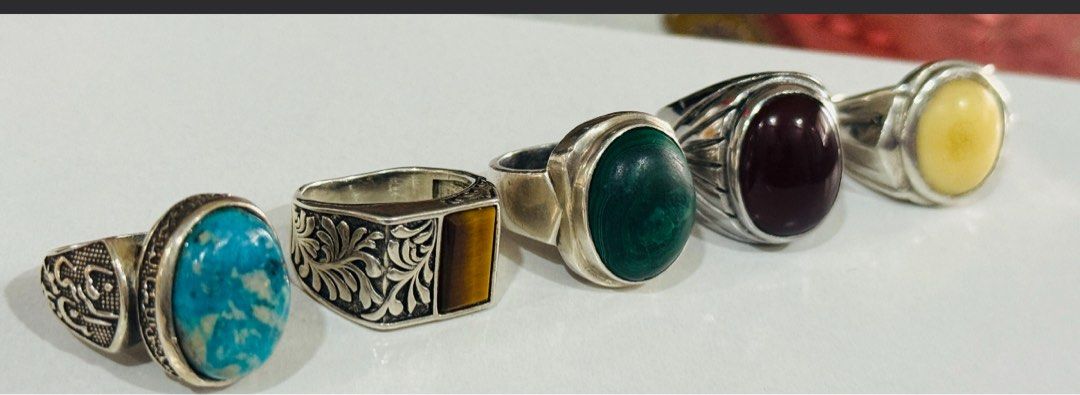 Silver ring (Category: Jewelry) located in Singapore. Submitted by alladin_0403 (Listing ID 1392137178, Image 1). Description: 80 to $150.