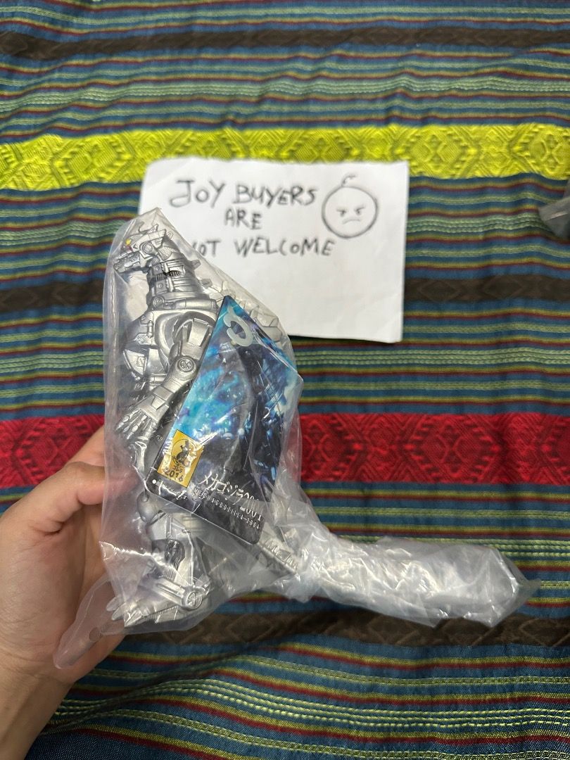 SOFUBI MECHA GODZILLA (Category: Figurines & Statues) located in Taiping. Submitted by swift.donenothing (Listing ID 1392178032, Image 2). Description: SAYANG NK JUAL, TAPI DISEBABKAN ADA YG TAK BERAPA BERKENAN DGN KOLEKSI GODZILLA, SAYA TERPAKSA KURANGKAN KOLEKSI BRG GODZILLA SAYA NI TAK SEMPAT NAK MAIN @ DISPLAY PUN🥲 UKURAN SEBAGAI ANGGARAN SHJ. ZOOM LA MANA-MANA YG PATUT KALAU MK TENGOK COP BANDAI KE APA KE. KT FIGURE TU. SAYA ACCEPT FAST PAY