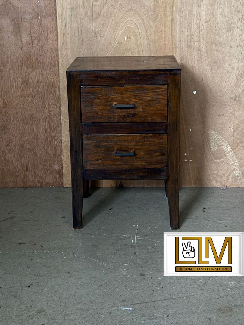 Solid Wood Bedside Table (Category: Tables & Sets) located in Singapore. Submitted by limsecondhand (Listing ID 1392269313, Image 2). Description: Solid Wood Bedside Table 👆🏻 👆🏻 👆🏻 Click to read full details 👆🏻 👆🏻 👆🏻 ———————————————————————————————— ❗️ ❗️ ❗️ NOTE❗️ ❗️ ❗️ Selling as a pair 📏 Dimensions 📏 Length :40CM Width :30CM Height : 62CM ———————————————————————————————— 🚚 SELF COLLECTION / DELIVERY SERVICE 🚚 Additional Top-up 