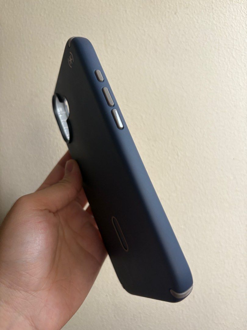 Speck Presidio2 Pro Coastal Blue (iPhone 16 Plus) (Category: Cases & Sleeves) located in Quezon City. Submitted by geemv_ (Listing ID 1392128980, Image 3). Description: • bought for Php 1990 last Nov 2024 at Beyond the Box • box not included (misplaced) • rfs: i don’t use it anymore loc: katipunan, qc.