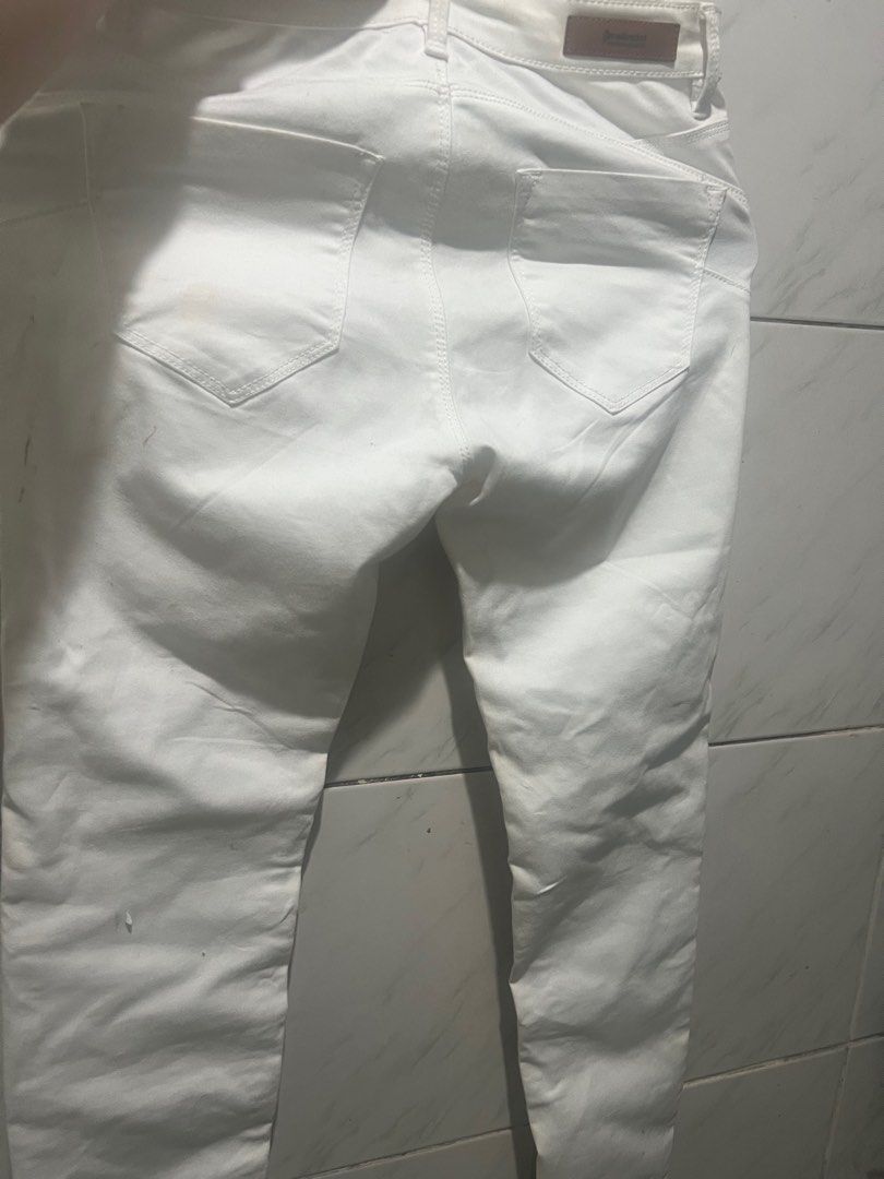 Stradivarius white body shaper jeans (Category: Jeans) located in Quezon City. Submitted by thriftacular (Listing ID 1392192326, Image 3). Description: Stradivarius white body shaper jeans. Makes your figure look amazing! Never been used but just kept in the closet so it needs washing. MOP: bdo/bpi/gcash/maya.