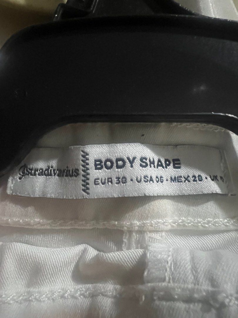 Stradivarius white body shaper jeans (Category: Jeans) located in Quezon City. Submitted by thriftacular (Listing ID 1392192326, Image 1). Description: Stradivarius white body shaper jeans. Makes your figure look amazing! Never been used but just kept in the closet so it needs washing. MOP: bdo/bpi/gcash/maya.