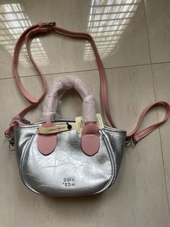 (Kategori: ) berada di . Dikirim oleh moimostuff (ID iklan 1392146474, Gambar 1). Deskripsi: .